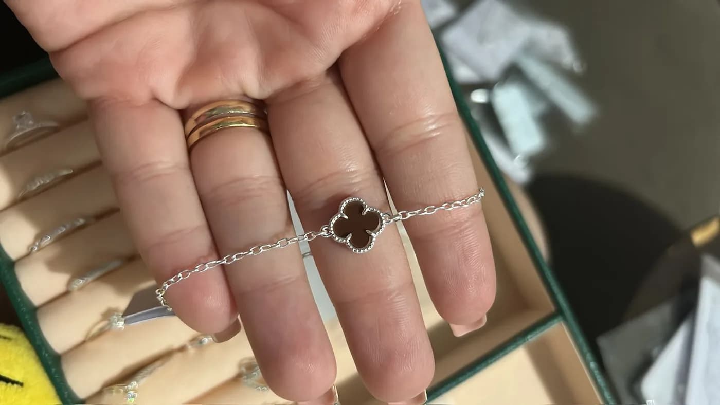 Pulseira Trevo Resinado Marrom